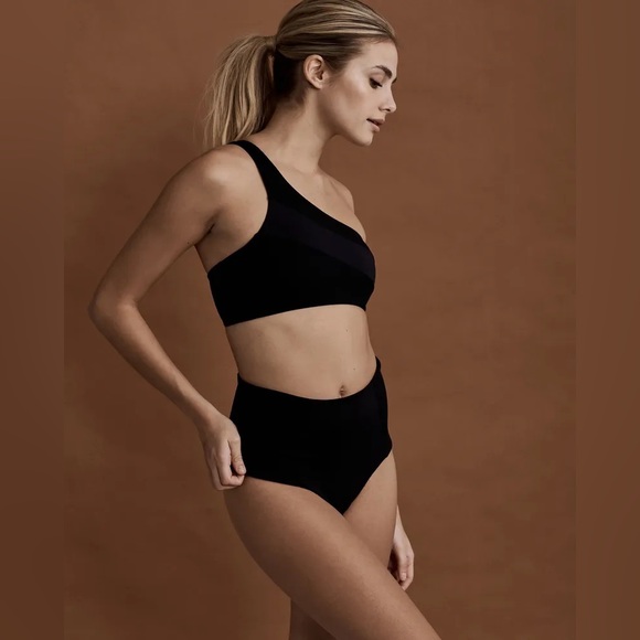 l*space ★ Black One Shoulder Jackie Bikini Set - Picture 13 of 16